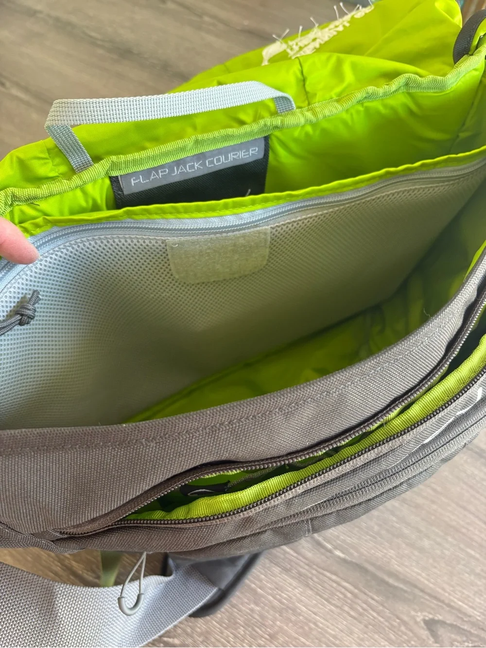 Osprey Flap Jack Courier Black Messenger Bag